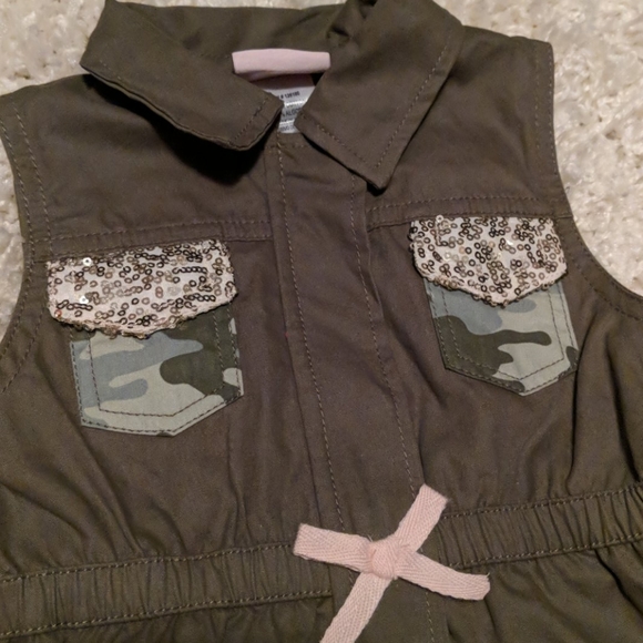 Girls camo detail vest - Picture 2 of 4